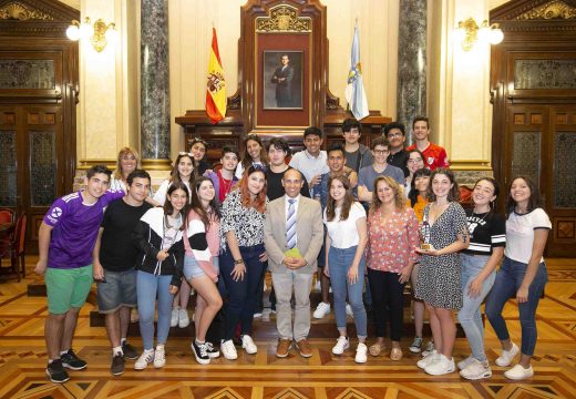 O alumnado do Instituto Arxentino Santiago Apóstol visita María Pita